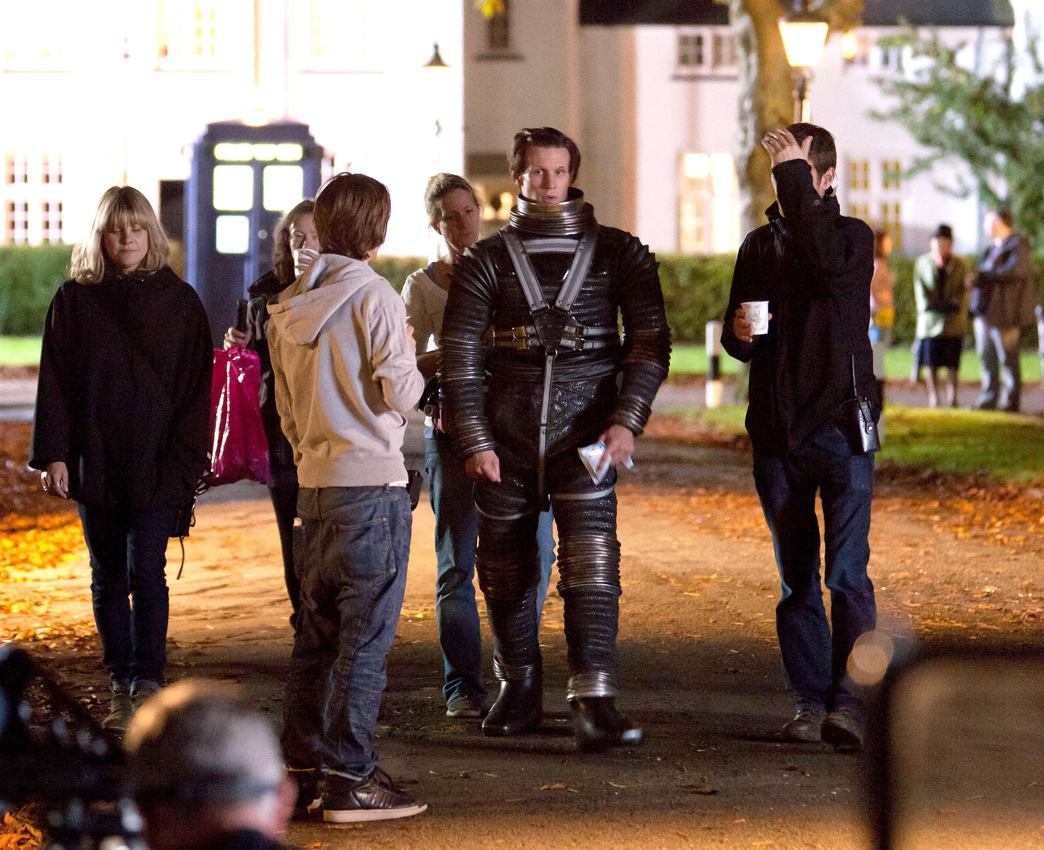 Matt Smith as Doctor Who filming the Christmas Special | Picture 87414